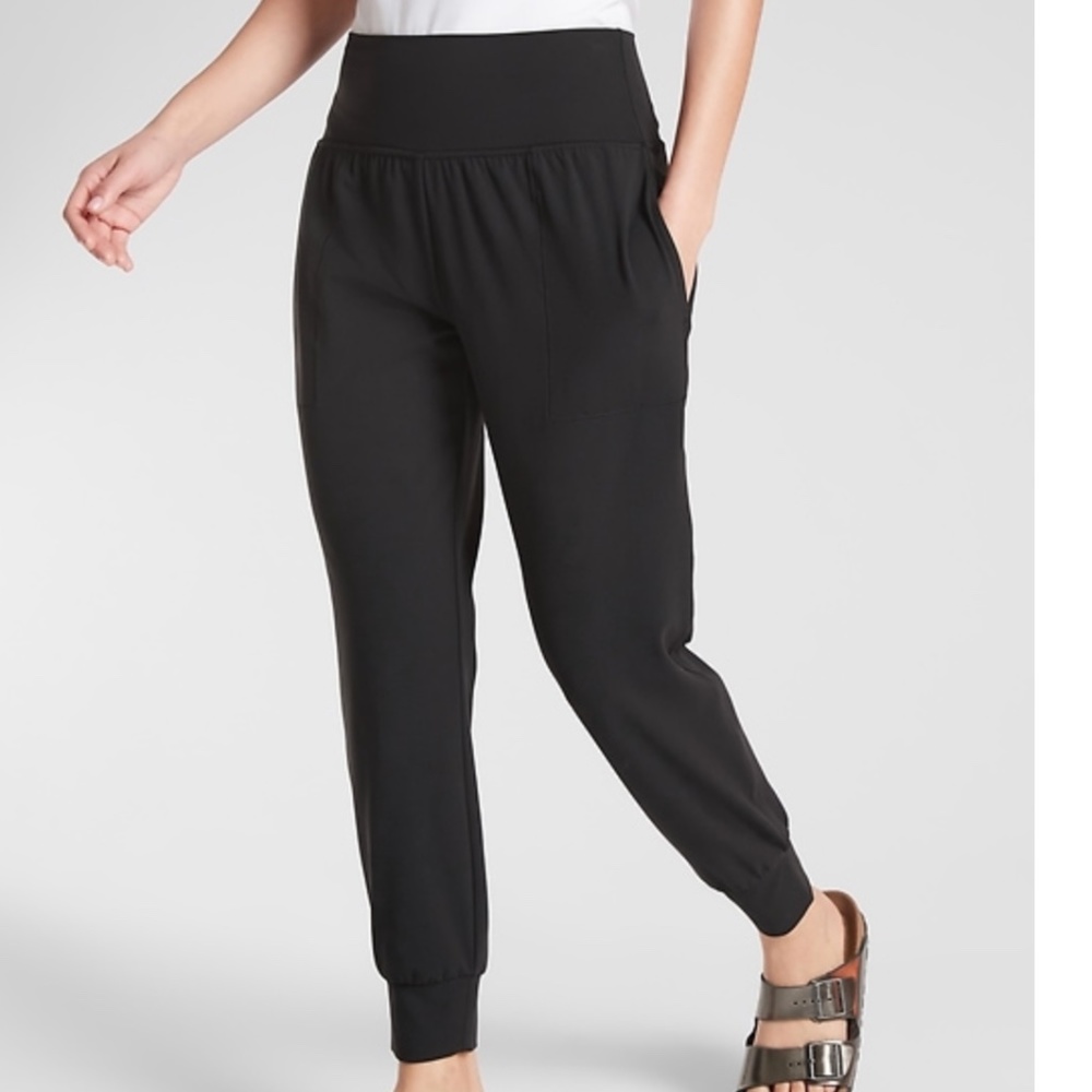 Athleta Salutation Jogger  Powervita Small Black